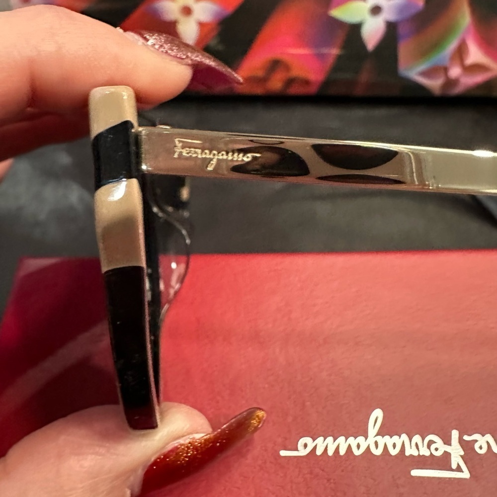 Salvatore Ferragamo SF882SA Cat-eye Sunglasses Black Grey 54mm Box Case NWOT - Picture 8 of 9